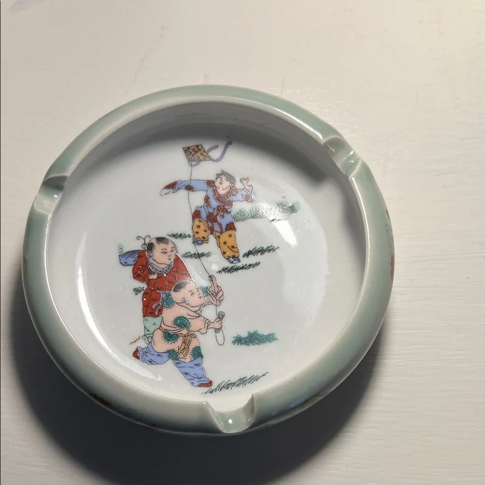 Vintage Ash Tray - Picture 2 of 4